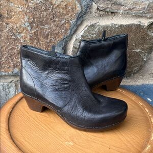 Dansko Black Leather Ankle Booties Side Zip Comfort Heel EU 38